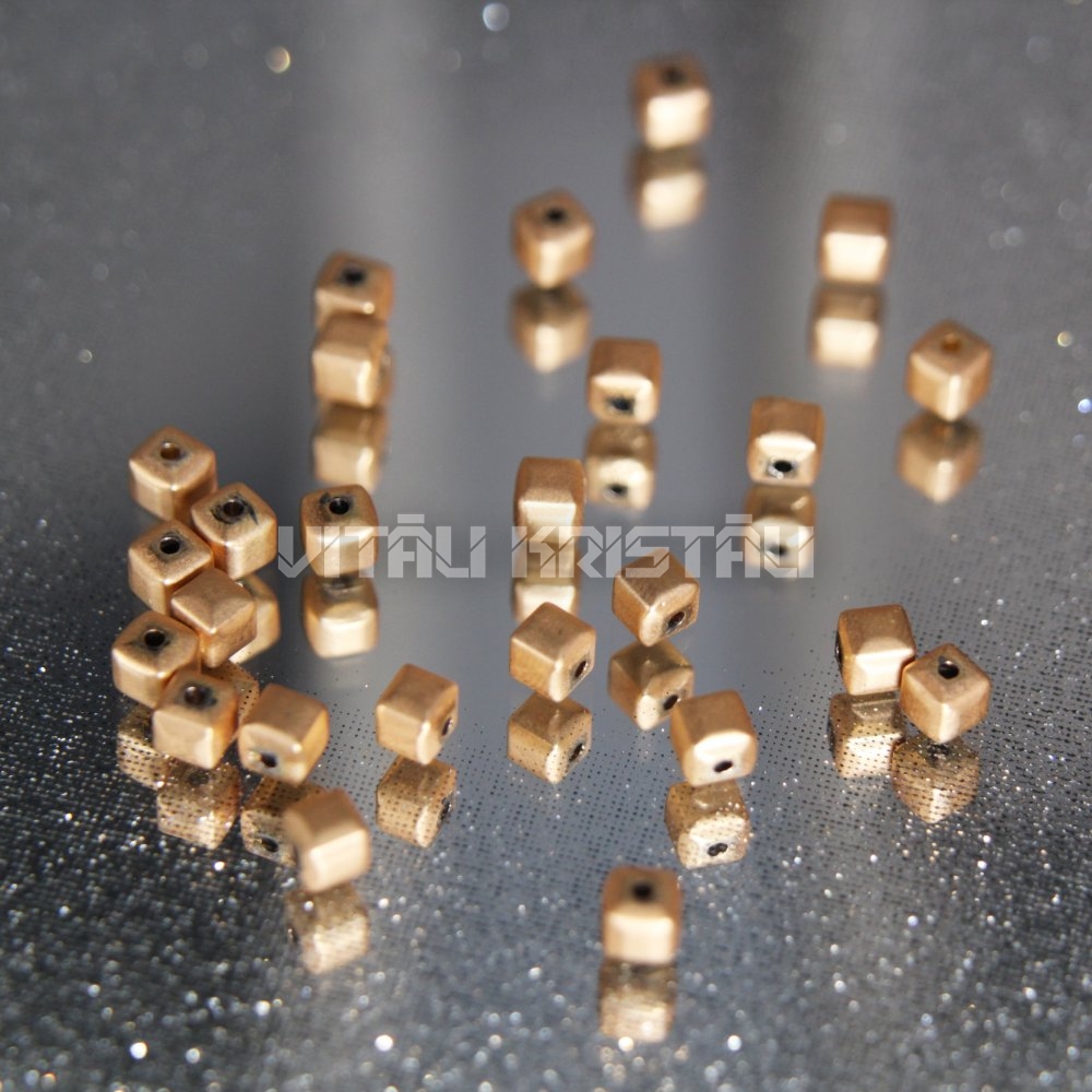 Atdalītājs 4 x 4 mm kubs matēts zelta krāsa 1 gb.